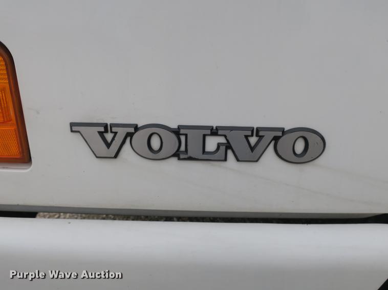 image for item EA9252 1998 Volvo VN semi truck