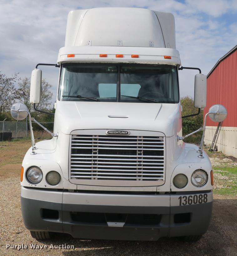 image for item EA9253 2000 Freightliner Century Class truck cab and chassis