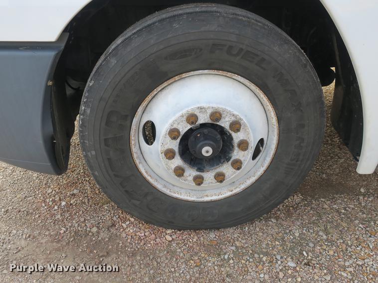 image for item EA9253 2000 Freightliner Century Class truck cab and chassis