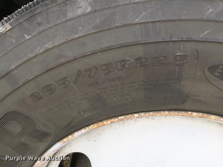 image for item EA9253 2000 Freightliner Century Class truck cab and chassis