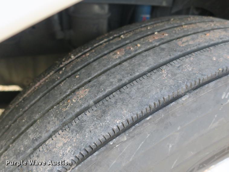 image for item EA9253 2000 Freightliner Century Class truck cab and chassis