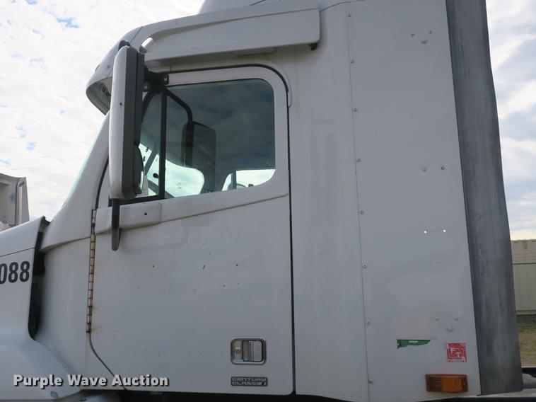 image for item EA9253 2000 Freightliner Century Class truck cab and chassis