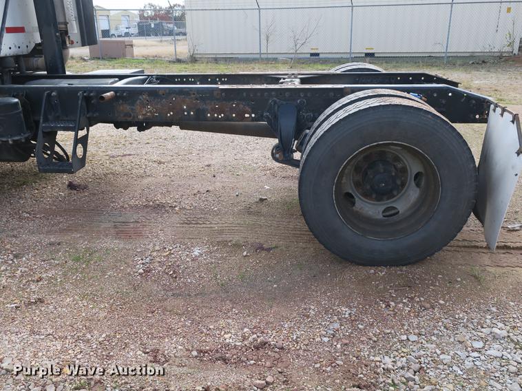 image for item EA9253 2000 Freightliner Century Class truck cab and chassis