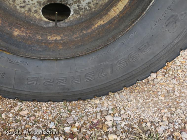 image for item EA9253 2000 Freightliner Century Class truck cab and chassis