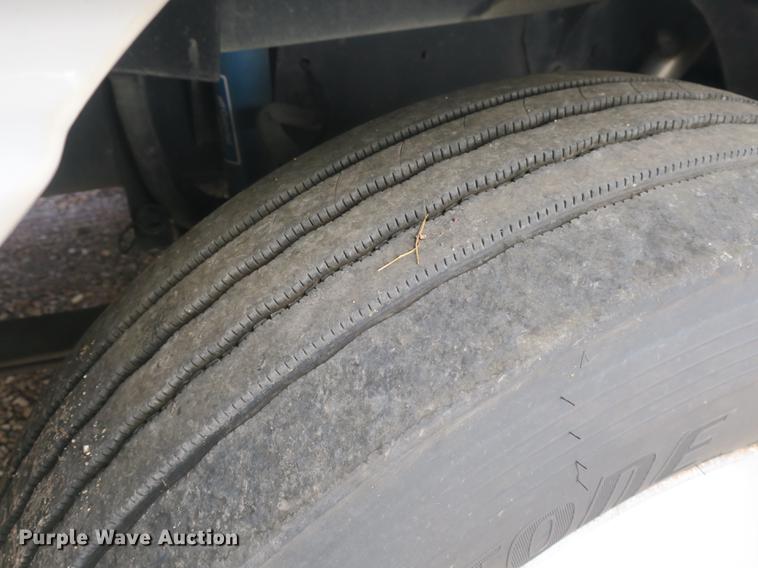 image for item EA9253 2000 Freightliner Century Class truck cab and chassis