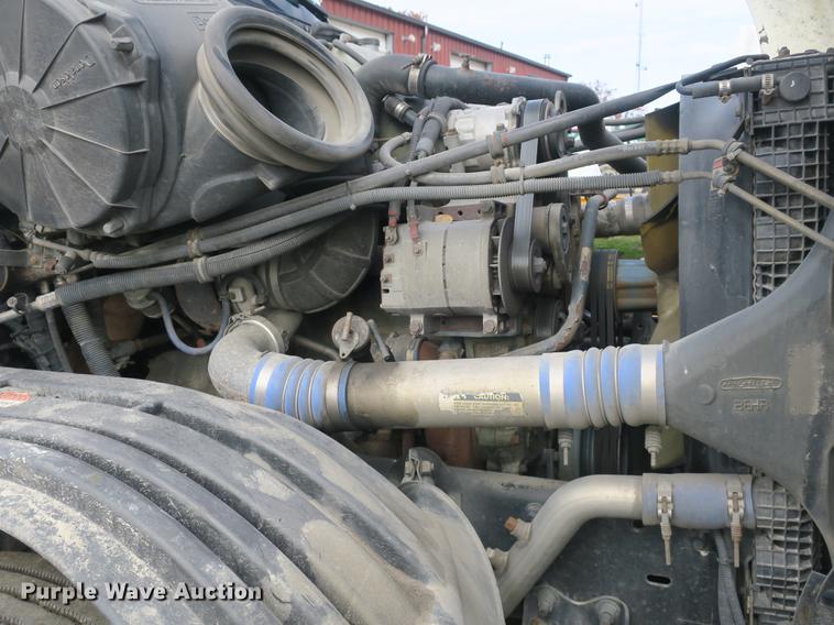 image for item EA9253 2000 Freightliner Century Class truck cab and chassis