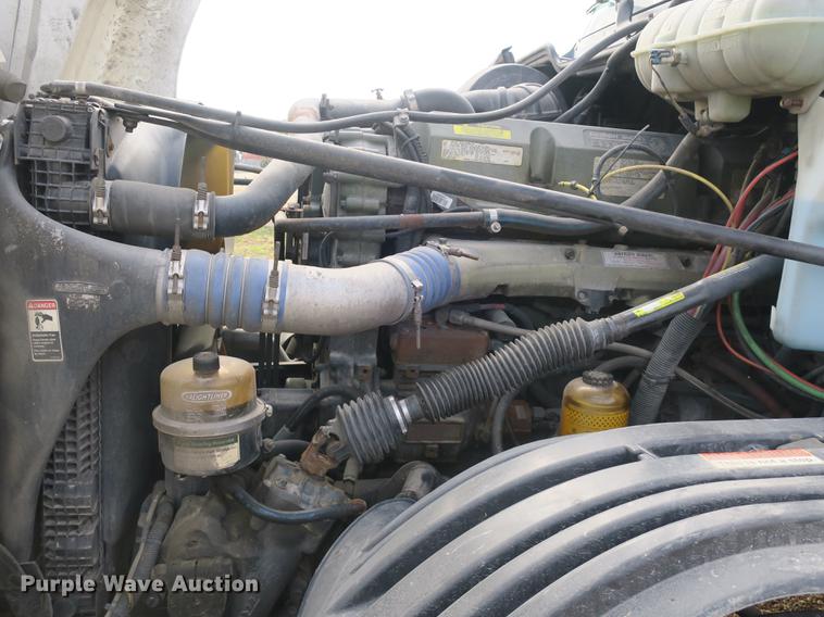 image for item EA9253 2000 Freightliner Century Class truck cab and chassis