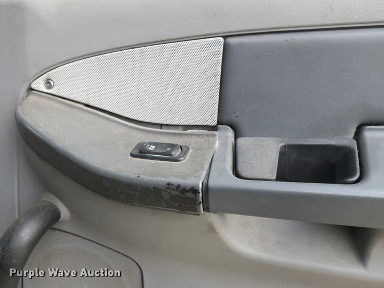 image for item EA9253 2000 Freightliner Century Class truck cab and chassis