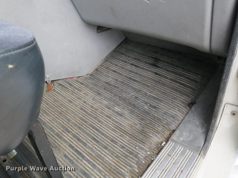 image for item EA9253 2000 Freightliner Century Class truck cab and chassis