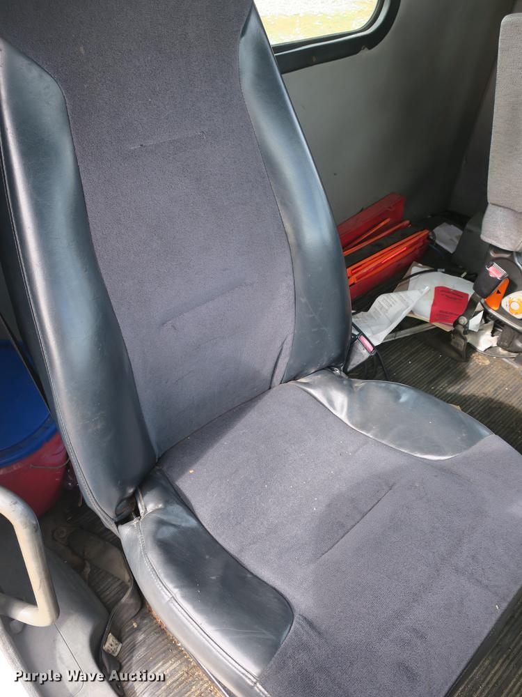 image for item EA9253 2000 Freightliner Century Class truck cab and chassis