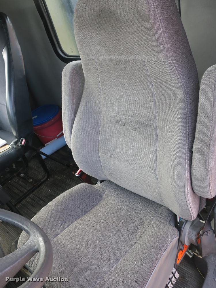 image for item EA9253 2000 Freightliner Century Class truck cab and chassis