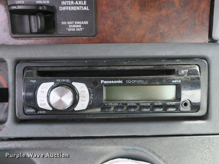 image for item EA9253 2000 Freightliner Century Class truck cab and chassis