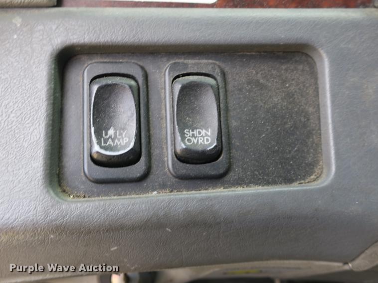 image for item EA9253 2000 Freightliner Century Class truck cab and chassis