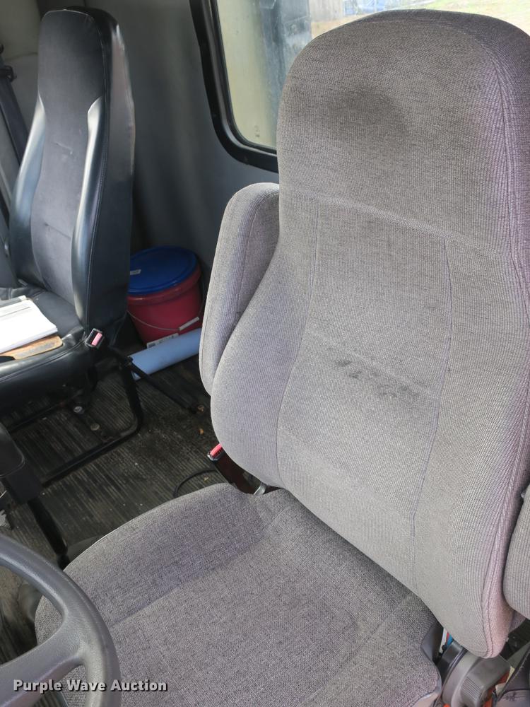 image for item EA9253 2000 Freightliner Century Class truck cab and chassis