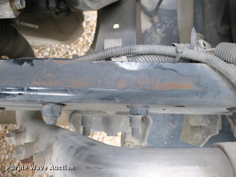 image for item EA9253 2000 Freightliner Century Class truck cab and chassis