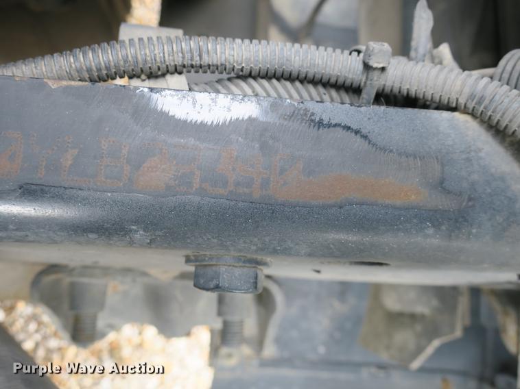 image for item EA9253 2000 Freightliner Century Class truck cab and chassis