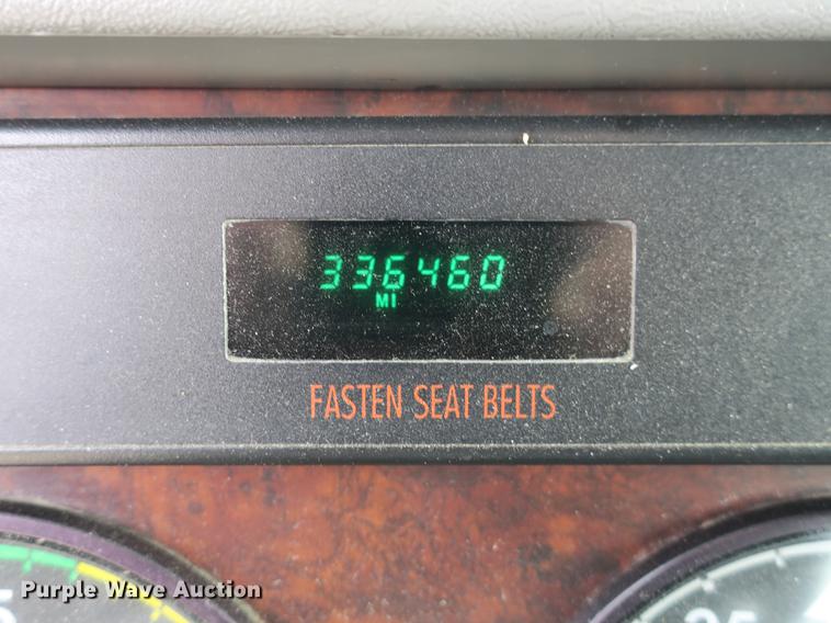 image for item EA9253 2000 Freightliner Century Class truck cab and chassis