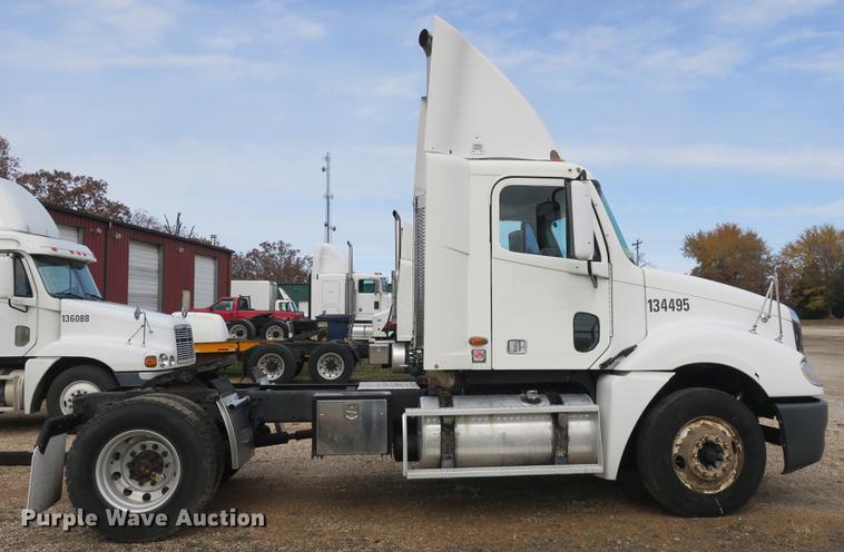 image for item EA9254 2002 Freightliner Columbia semi truck