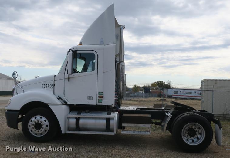 image for item EA9254 2002 Freightliner Columbia semi truck