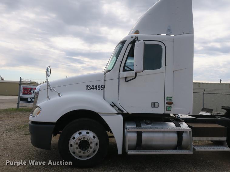 image for item EA9254 2002 Freightliner Columbia semi truck