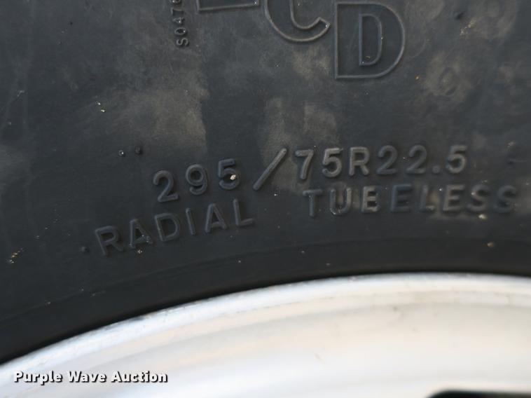 image for item EA9254 2002 Freightliner Columbia semi truck