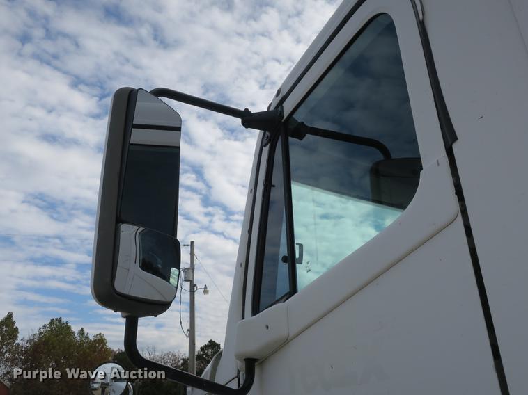 image for item EA9254 2002 Freightliner Columbia semi truck