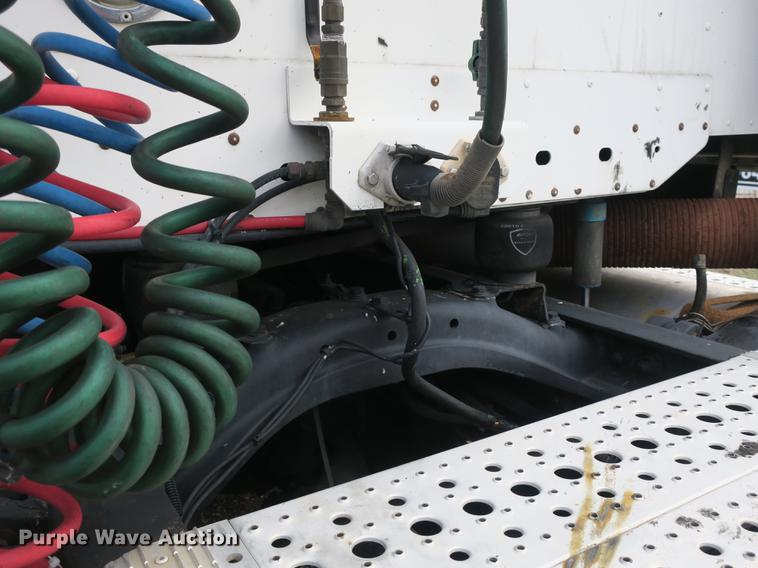 image for item EA9254 2002 Freightliner Columbia semi truck