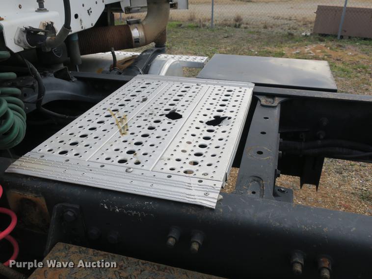 image for item EA9254 2002 Freightliner Columbia semi truck