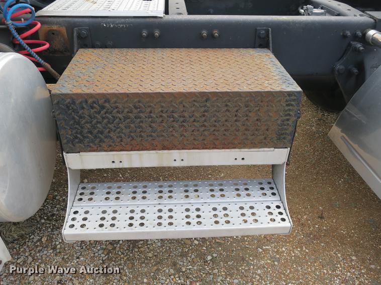 image for item EA9254 2002 Freightliner Columbia semi truck