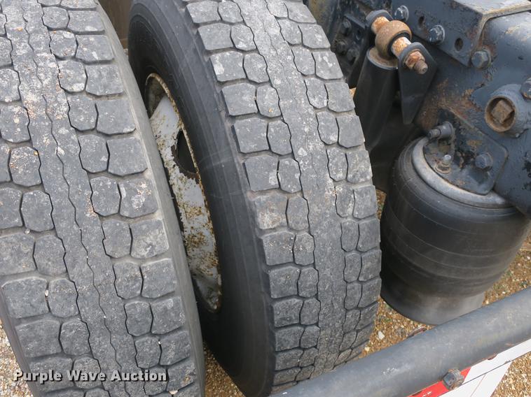 image for item EA9254 2002 Freightliner Columbia semi truck