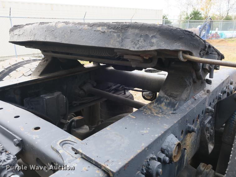 image for item EA9254 2002 Freightliner Columbia semi truck