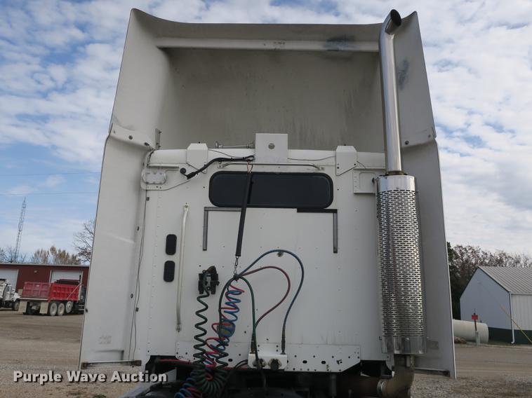 image for item EA9254 2002 Freightliner Columbia semi truck