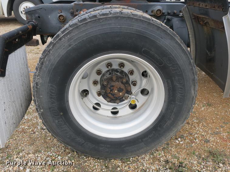 image for item EA9254 2002 Freightliner Columbia semi truck