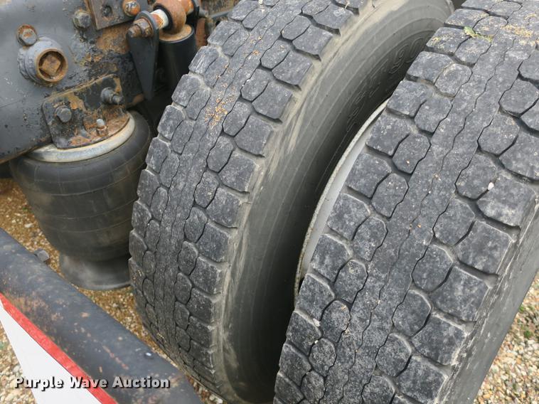 image for item EA9254 2002 Freightliner Columbia semi truck