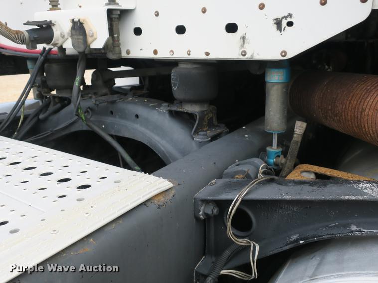 image for item EA9254 2002 Freightliner Columbia semi truck