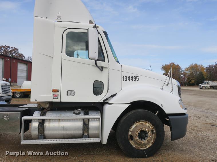 image for item EA9254 2002 Freightliner Columbia semi truck