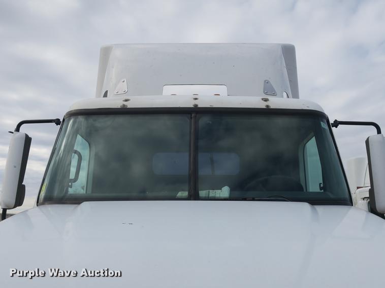 image for item EA9254 2002 Freightliner Columbia semi truck