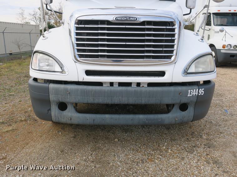 image for item EA9254 2002 Freightliner Columbia semi truck