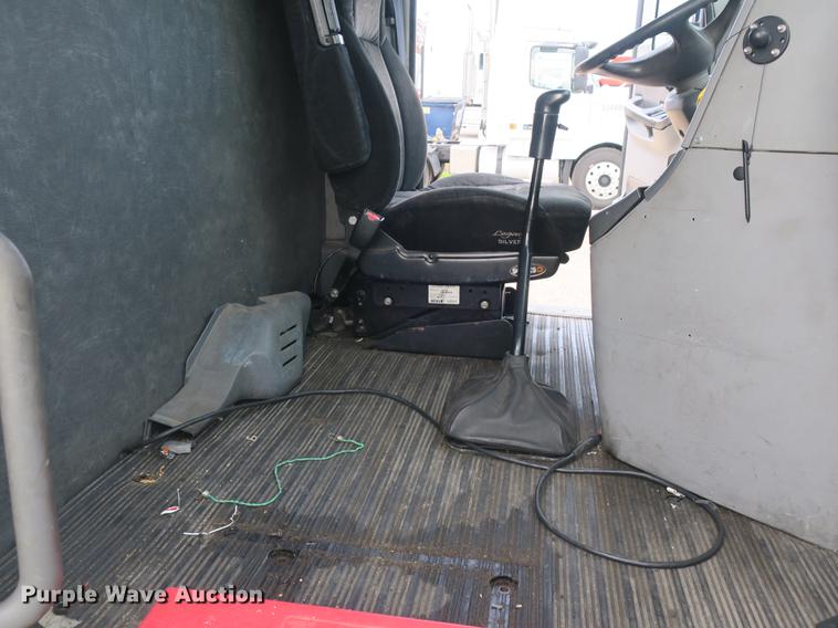 image for item EA9254 2002 Freightliner Columbia semi truck