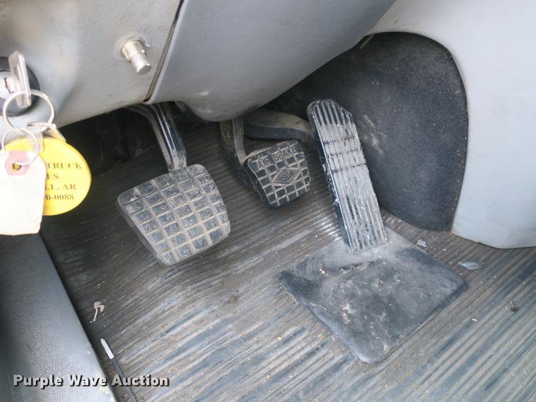 image for item EA9254 2002 Freightliner Columbia semi truck