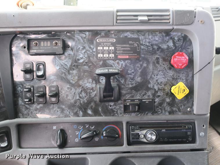 image for item EA9254 2002 Freightliner Columbia semi truck