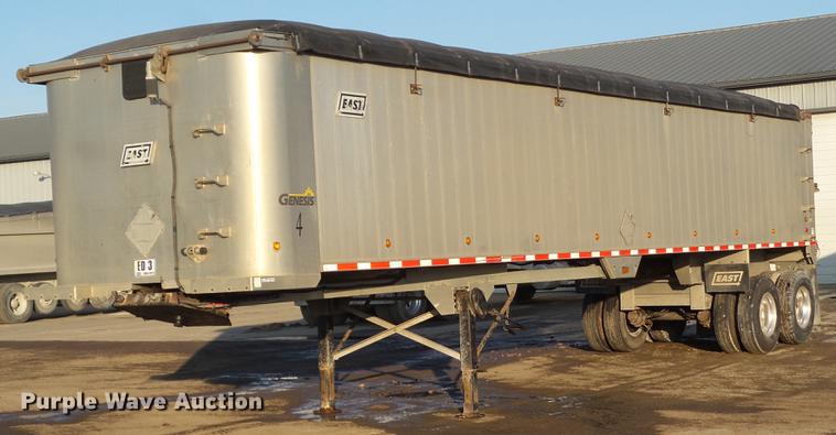image for item EM9020 2008 East end dump trailer