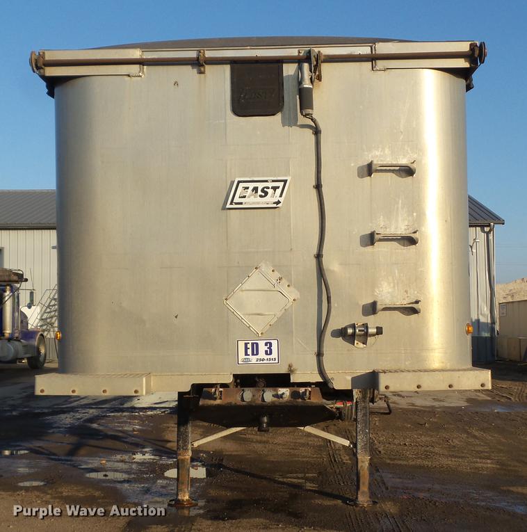 image for item EM9020 2008 East end dump trailer