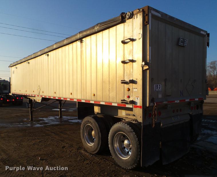 image for item EM9020 2008 East end dump trailer
