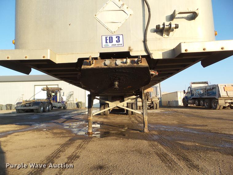 image for item EM9020 2008 East end dump trailer