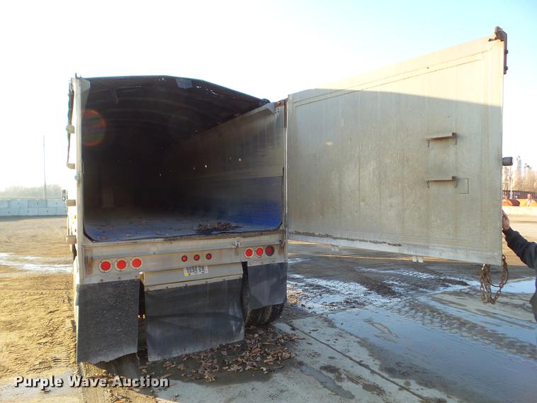 image for item EM9020 2008 East end dump trailer