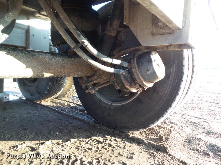 image for item EM9020 2008 East end dump trailer