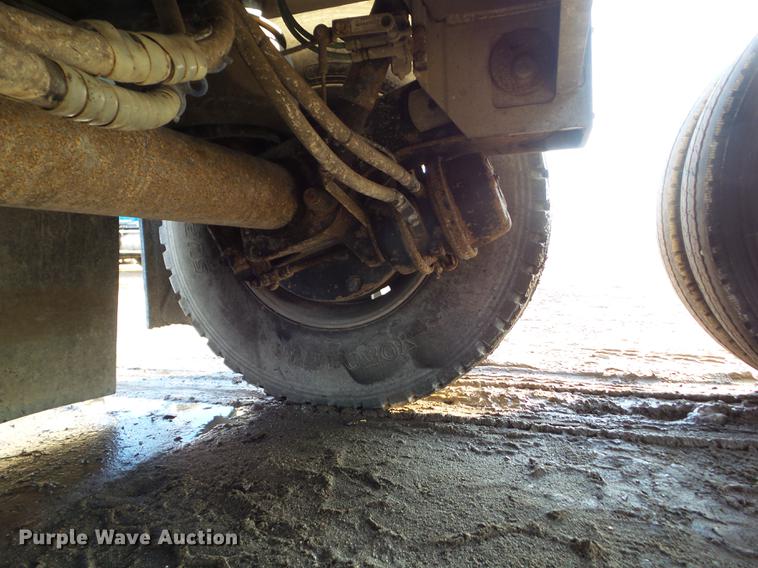 image for item EM9020 2008 East end dump trailer