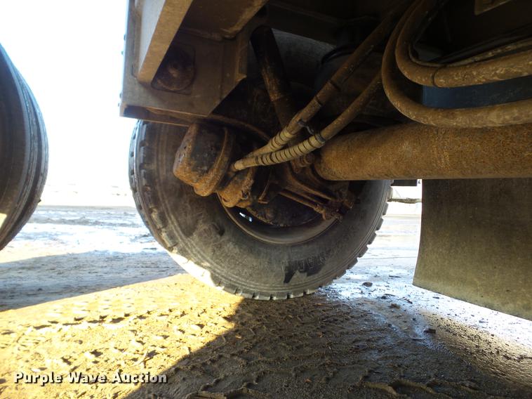 image for item EM9020 2008 East end dump trailer