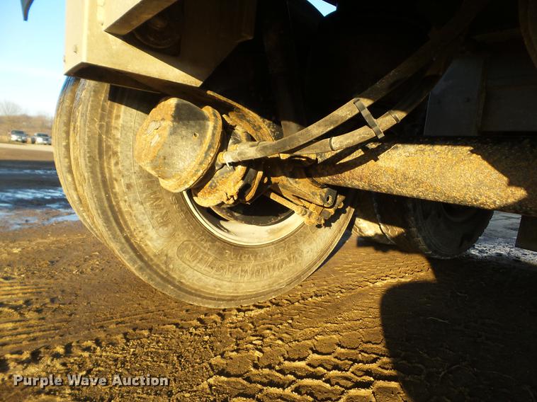 image for item EM9020 2008 East end dump trailer